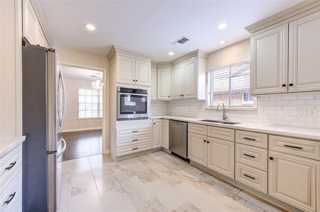 Photo - 9611 Greenwillow Dr