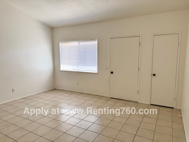 Photo - Spacious 2 Bed 1 Bath Home With Indoor Lau... Unidad B - 5827 Bagley Ave
