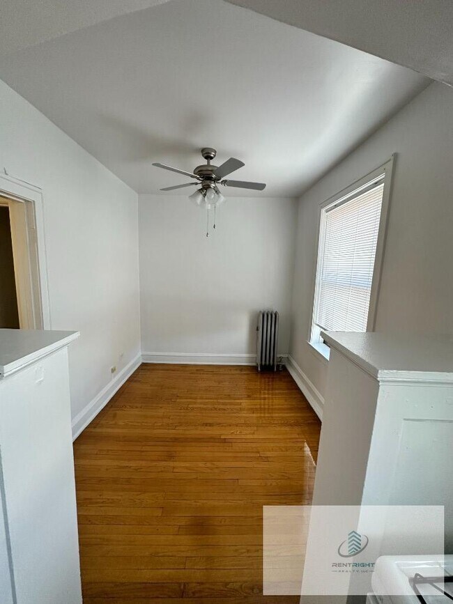 4055-63 N Elston
