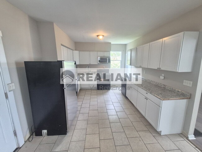 Photo - 112 10th Ave