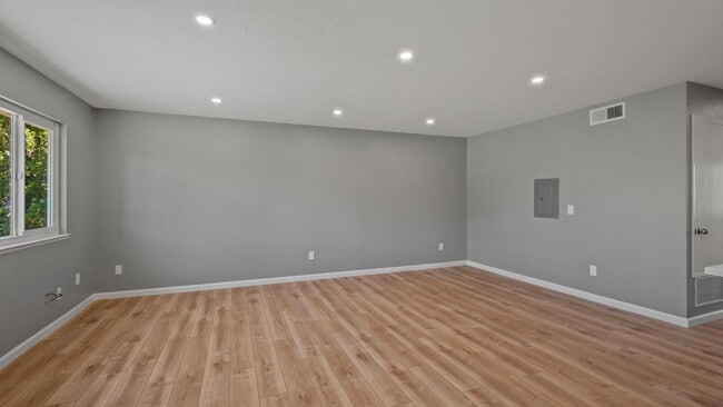 2306 Heidi Pl