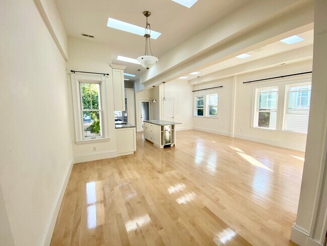 Building Photo - 24 Hall St Rental