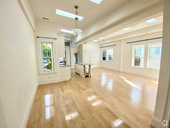 Building Photo - 24 Hall St Rental