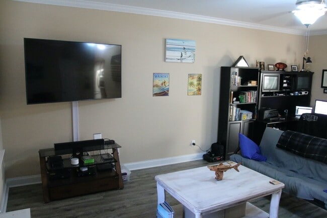 Photo - 4 Bdr/2.5 Bth 2048 sqft- Bradley Point - Savannah GA