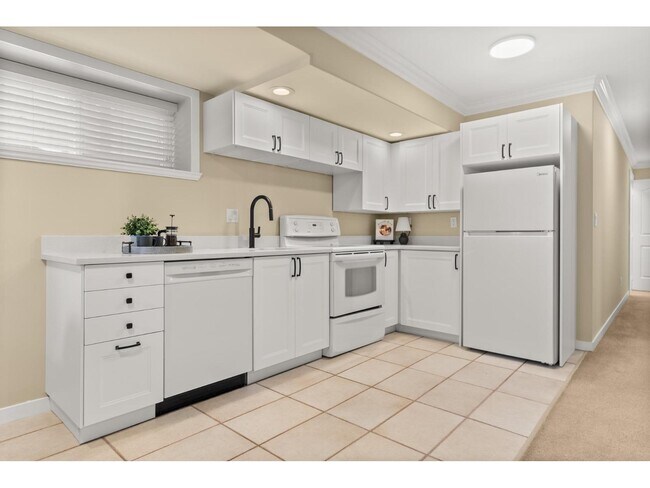 14781 59A Av Unit Basement