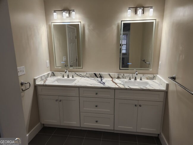 Building Photo - 5170 Lost Dutchman Dr