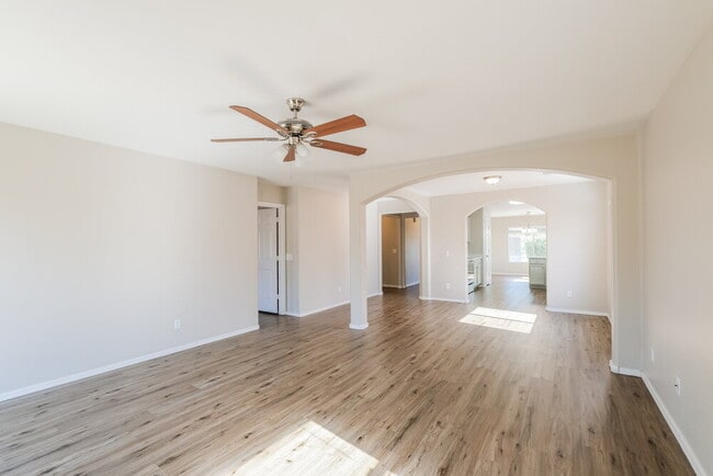 25213 W Cranston Ln