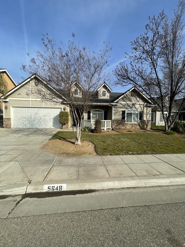 Front of House - 5648 W Millbrae Ave Casa