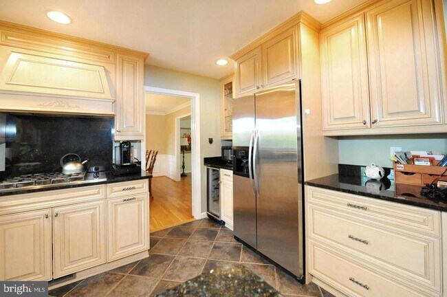 Photo - 9308 Winterset Dr