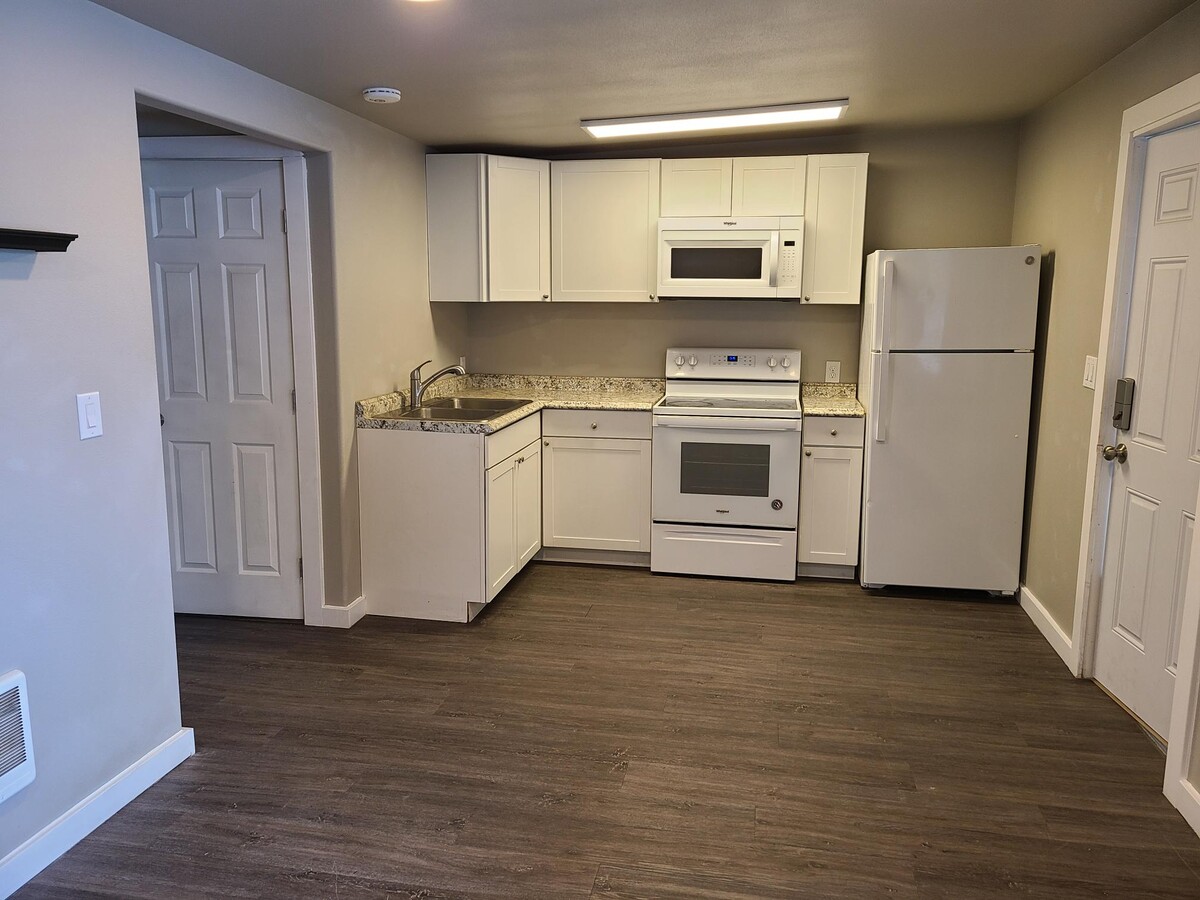 Basin Street Apartments - Basin Street Apartments Unit 1