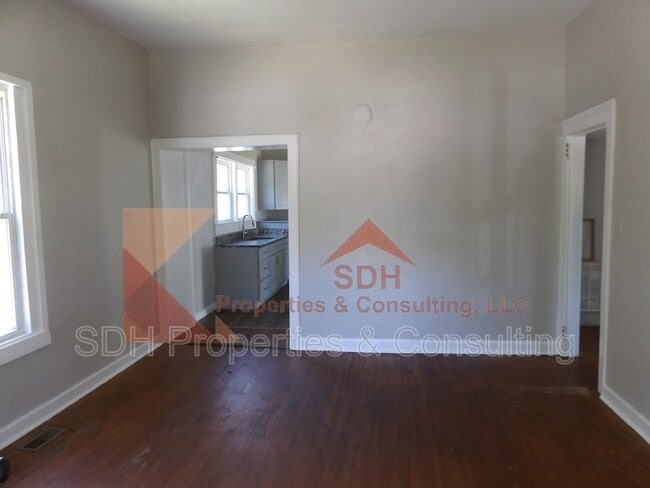 Photo - 116 Aikman Ave