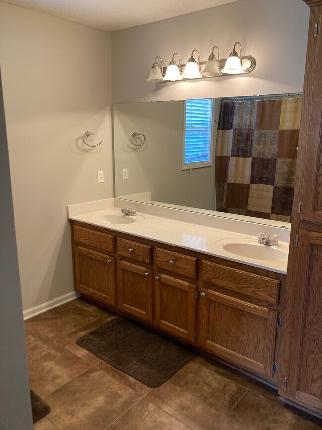 Photo - 3065 Foxcroft Cir