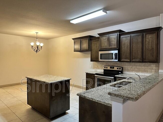 Photo - Jack Finney Blvd 6913 - 1