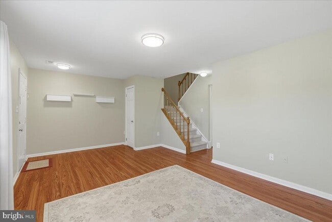 Photo - 8582 Adamson St