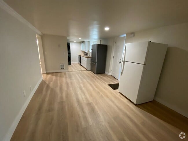 Building Photo - 1151904 Unit B Rental
