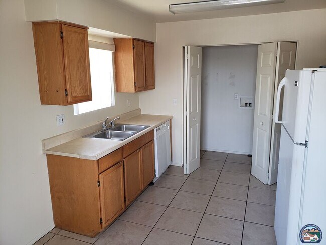 Photo - 638 N 3rd St Unidad 9DR