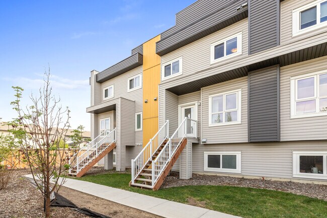 Photo - 1631 Hammond Cres NW Unit 03