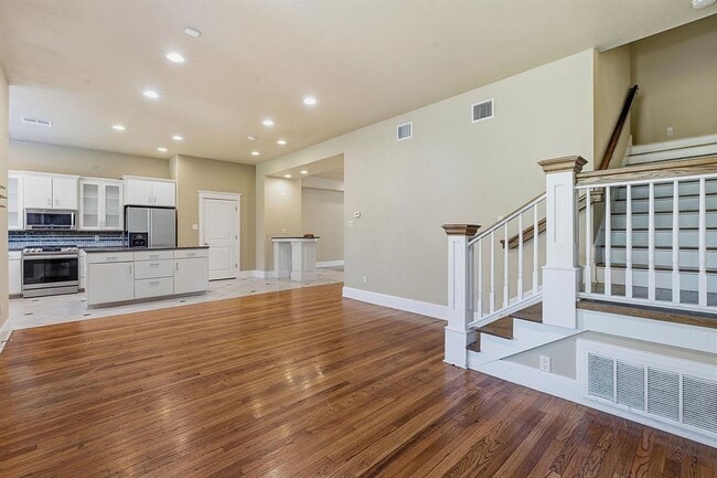 1305 Cometa St
