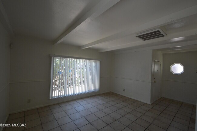 2119 N Catalina Ave