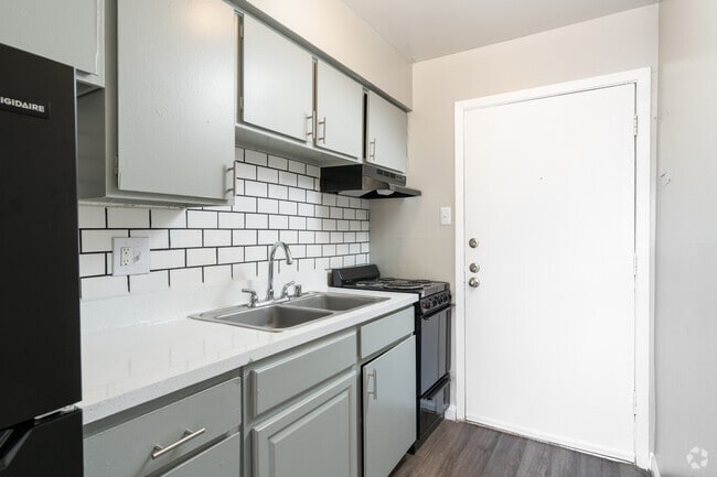 Studio - 449SF - Kitchen