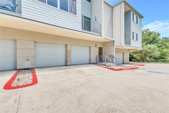 Photo - 604 N Bluff Dr Unit 105