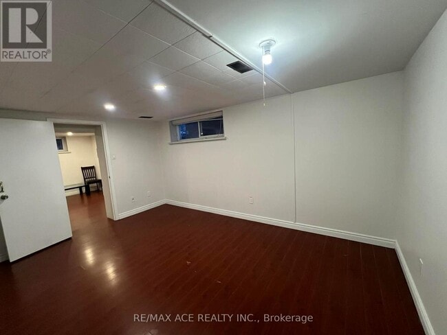 Photo - 23 Ada Crescent