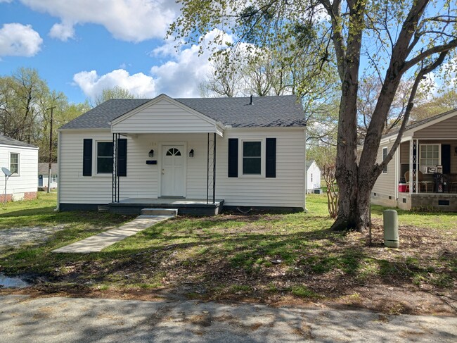 Front of property - 124 Center St Casa