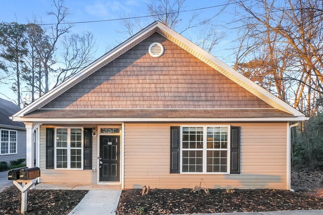 Building Photo - 120 Carver St