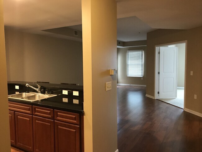 Photo - Fabulous Condo in the Prestigious Beauvall... Unidad 9B-N