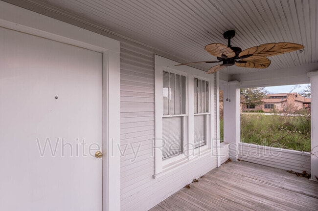 Photo - 200 W Caroline St Unit A