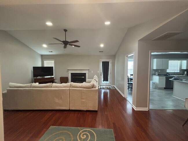 Photo - 3 Bed 2 Bath Single  Family Home in OGDEN/Murrayville