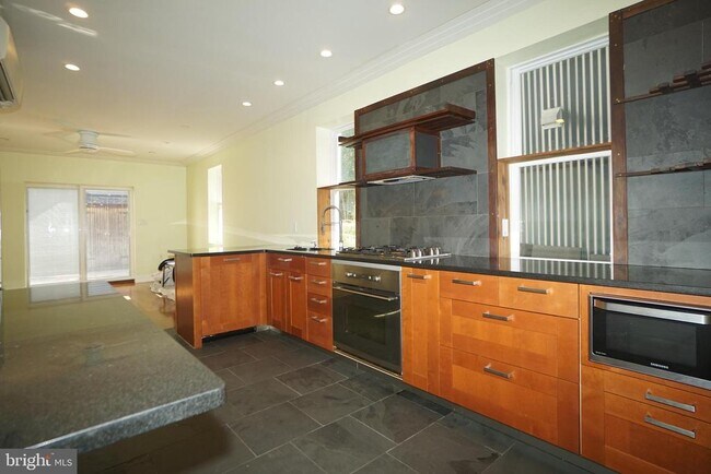 Photo - 1707 N Howard St