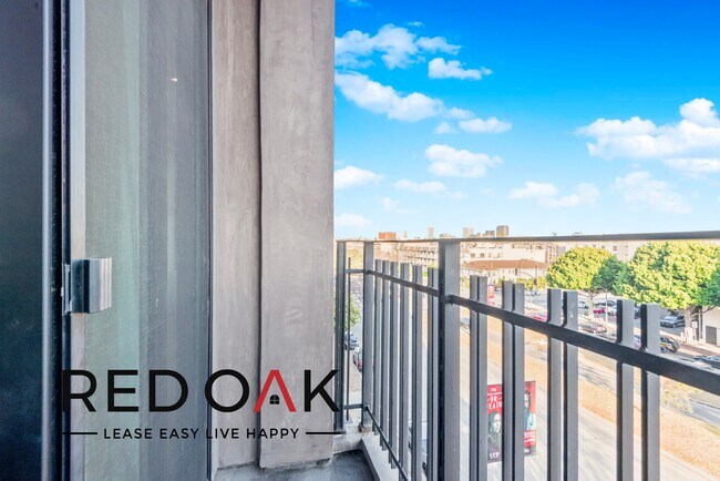 Photo - 8811 Burton Way Unidad 411