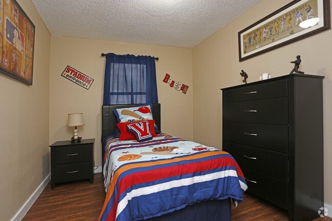 2BR,1BA - 848SF - BEDROOM