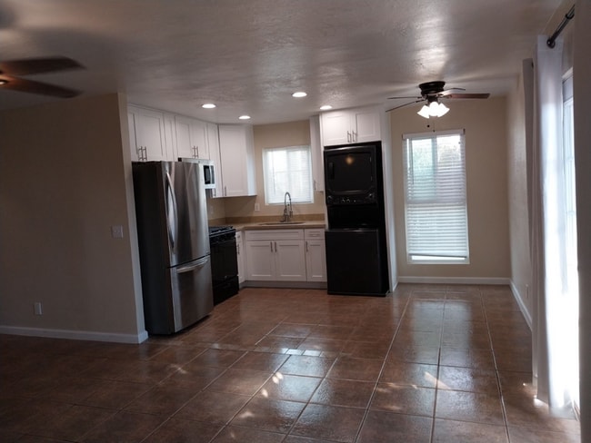 813 N Carey Rd