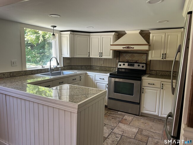 Photo - 957 Palisado Ave
