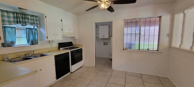 Photo - 644 Kingstowne Pl