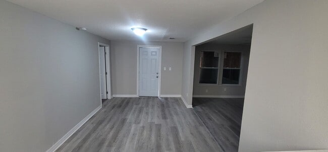 Photo - 1550 W 32nd St