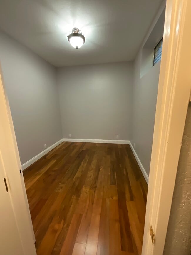Bedroom - 2452 Harding Ave Unit 2452A