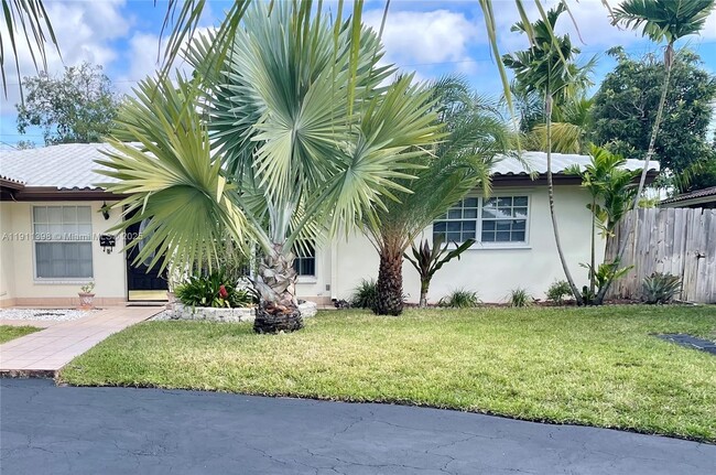 Building Photo - 5706 NE 17th Terrace Unit S