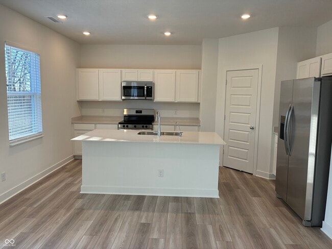 Photo - 2835 Woods Edge Dr