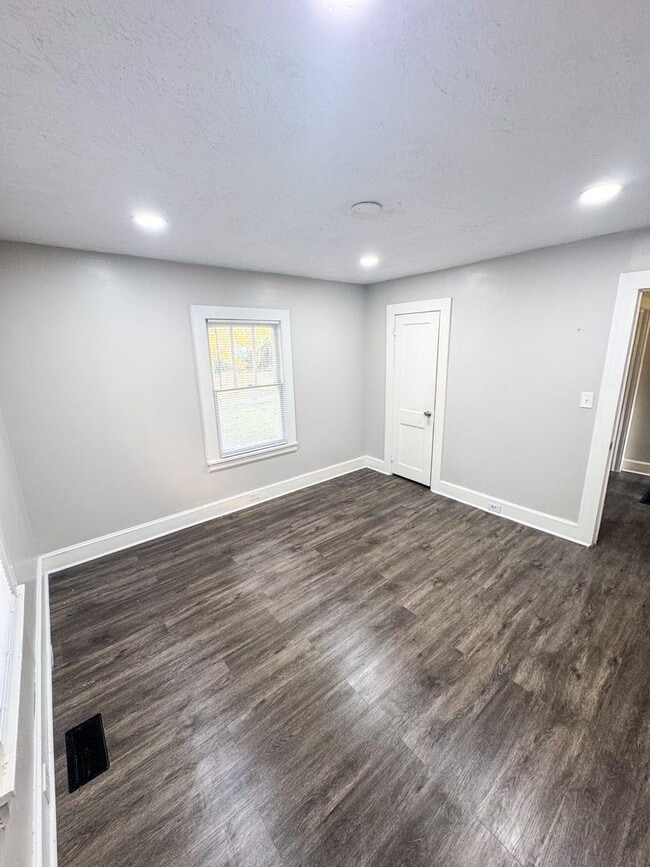 Photo - ? Charming 2 Bedroom Home with Garage & Ba...
