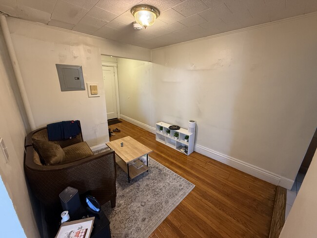 Building Photo - 126 Warren St Unit 43