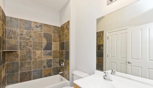 Photo - 1464 S Michigan Ave