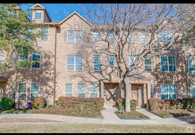 Building Photo - Spacious 3BR Townhome in Addison