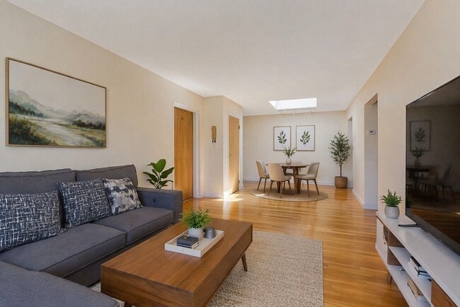 Building Photo - 30 Chester St Unit 13