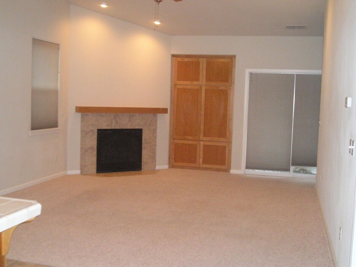 Photo - 143 Mandalay Ct