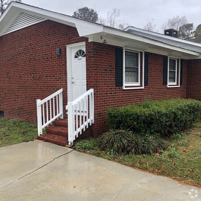 Building Photo - 327 Pinecliff Dr Unit B Rental