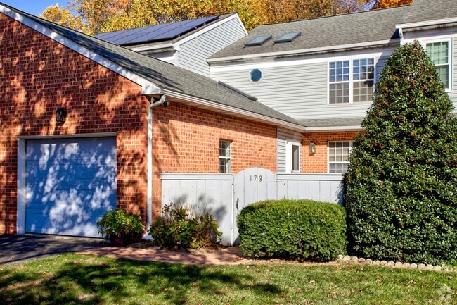 Building Photo - 178 Treetops Dr Rental