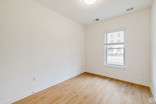 2BR, 2BA -934SF - Second Bedroom